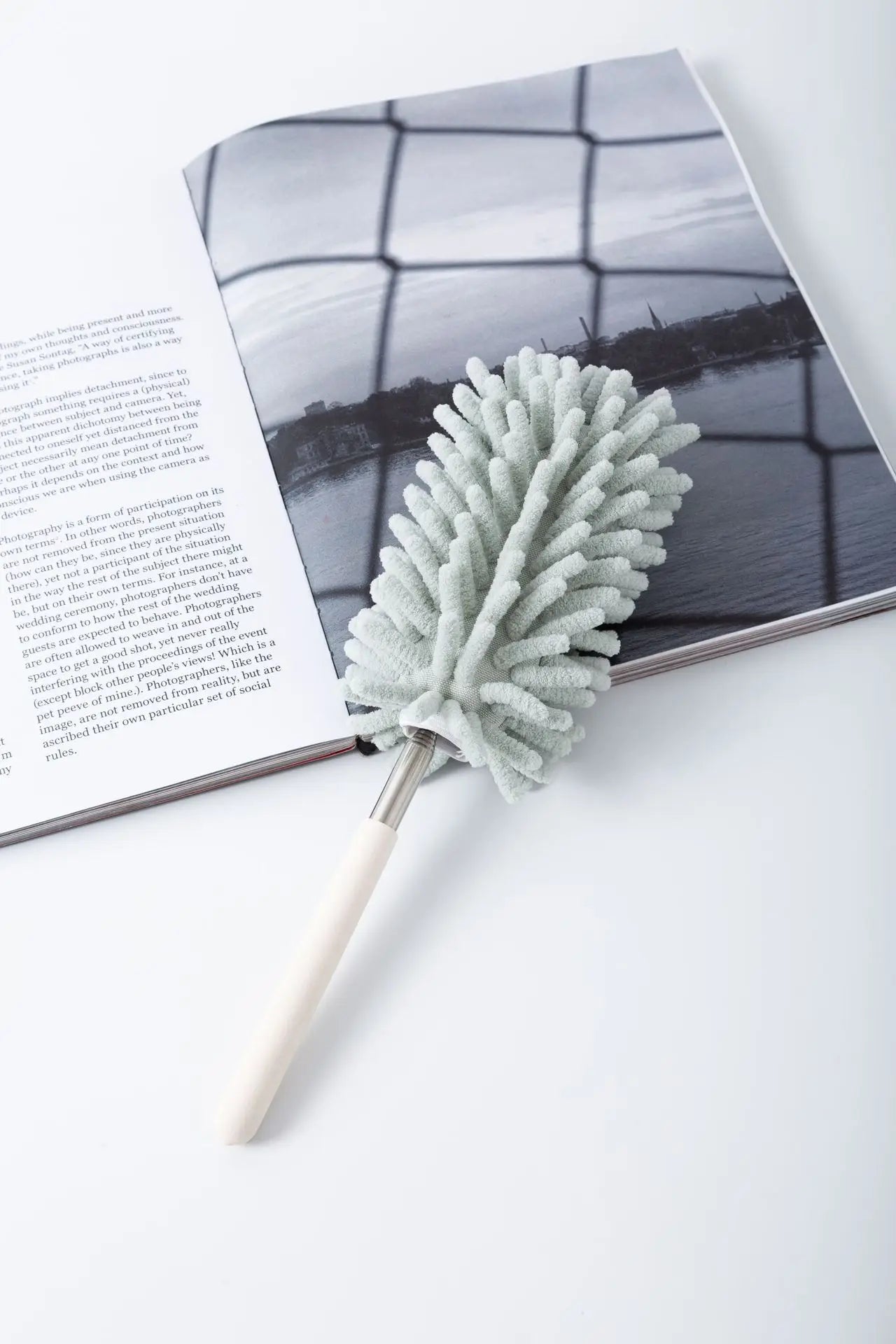 Telescopic Microfiber Chenille Duster – Stainless Steel Handle